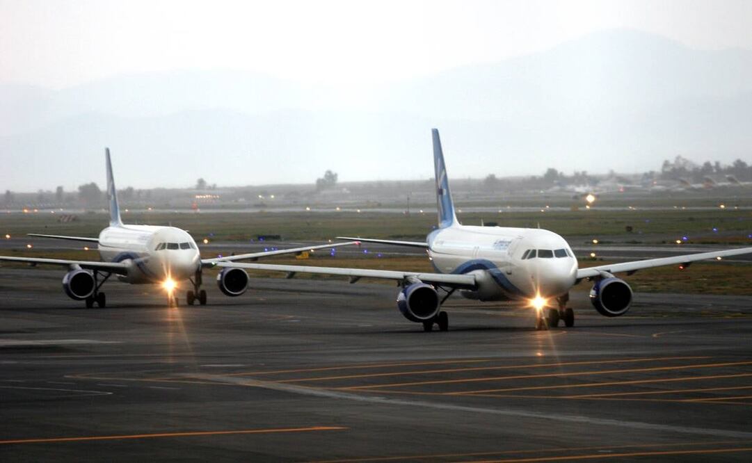 Aviones en el AICM. Foto: Especial