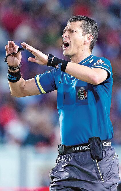 Érick Yair Miranda ya es árbitro con gafete de FIFA (ERNESTO PÉREZ. IMAGO7)