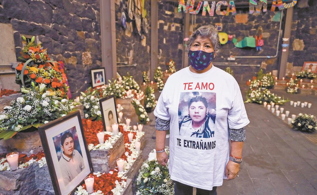 Carmen Rivas colocó un altar a su hijo, Leonardo, quien murió aplastado por la multitud durante un operativo fallido en el News Divine hace más de una década. Foto: Diego Simón. EL UNIVERSAL