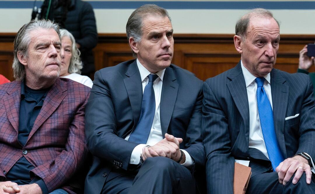 Hunter Biden, hijo del presidente Joe Biden, acompañado por su abogado Abbe Lowell, sentado en la primera fila en una audiencia del Comité de Supervisión de la Cámara de Representantes. Foto: AP