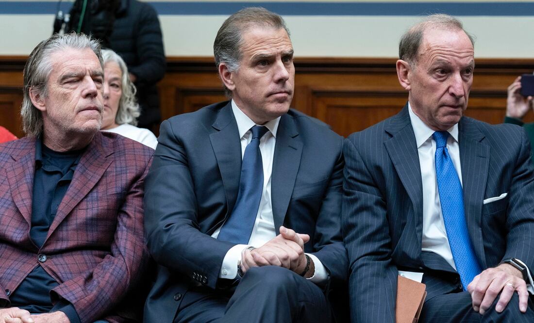 Hunter Biden, hijo del presidente Joe Biden, acompañado por su abogado Abbe Lowell, sentado en la primera fila en una audiencia del Comité de Supervisión de la Cámara de Representantes. Foto: AP