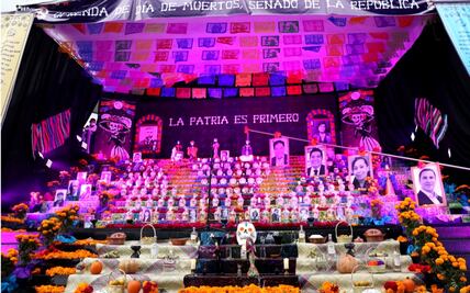 Invita Monreal al público en general a visitar el altar de Día de Muertos en el Senado 