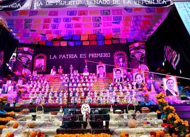 Invita Monreal al público en general a visitar el altar de Día de Muertos en el Senado