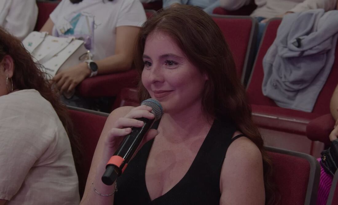 Natalia Montaño Ruelas, funcionaria del Ayuntamiento de Puerto Vallarta, durante el show de Franco Escamilla. Foto: Especial