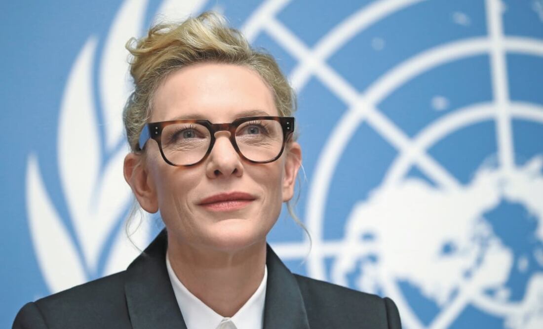 La estrella levantó su pasaporte y credenciales como protesta. Foto/DENIS BALIBOUSE. REUTERS