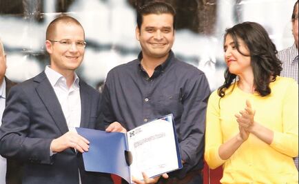 El abrazo de Barrales y Anaya