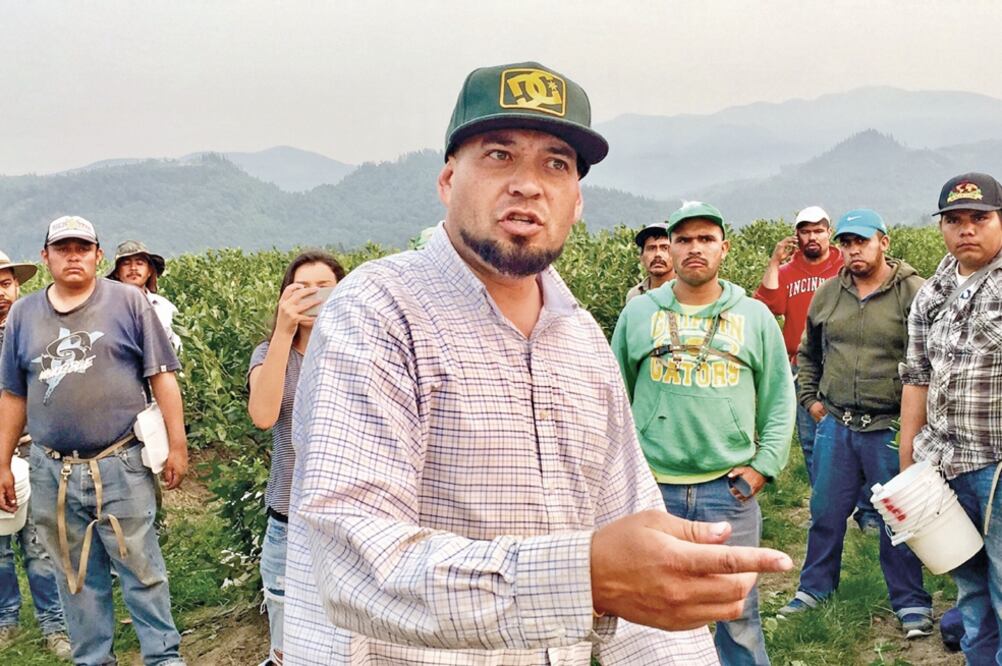 El 5 de agosto pasado, jornaleros mexicanos iniciaron una huelga a las afueras del campo de la empresa Sarbanand Farms, en EU, a la que acusan de obligarlos a trabajar en condiciones precarias. (FOTOS: CORTESÍA EDGAR FRANKS)