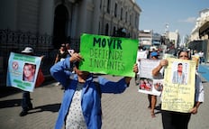 Familiares de presos protestan en El Salvador contra juicios masivos bajo régimen de excepción; “condenarán a justos por pecadores", dicen