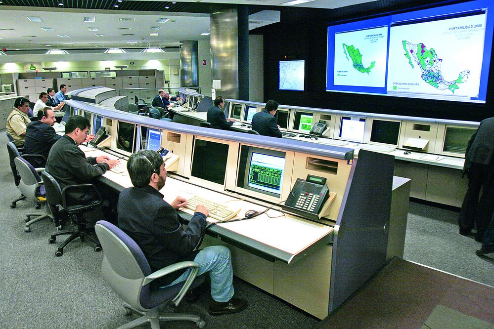 Por los altos costos que representa, sólo Telefónica México está interesada en usar la red de Telmex, asegura el experto Jorge Fernando Negrete (ARCHIVO EL UNIVERSAL)