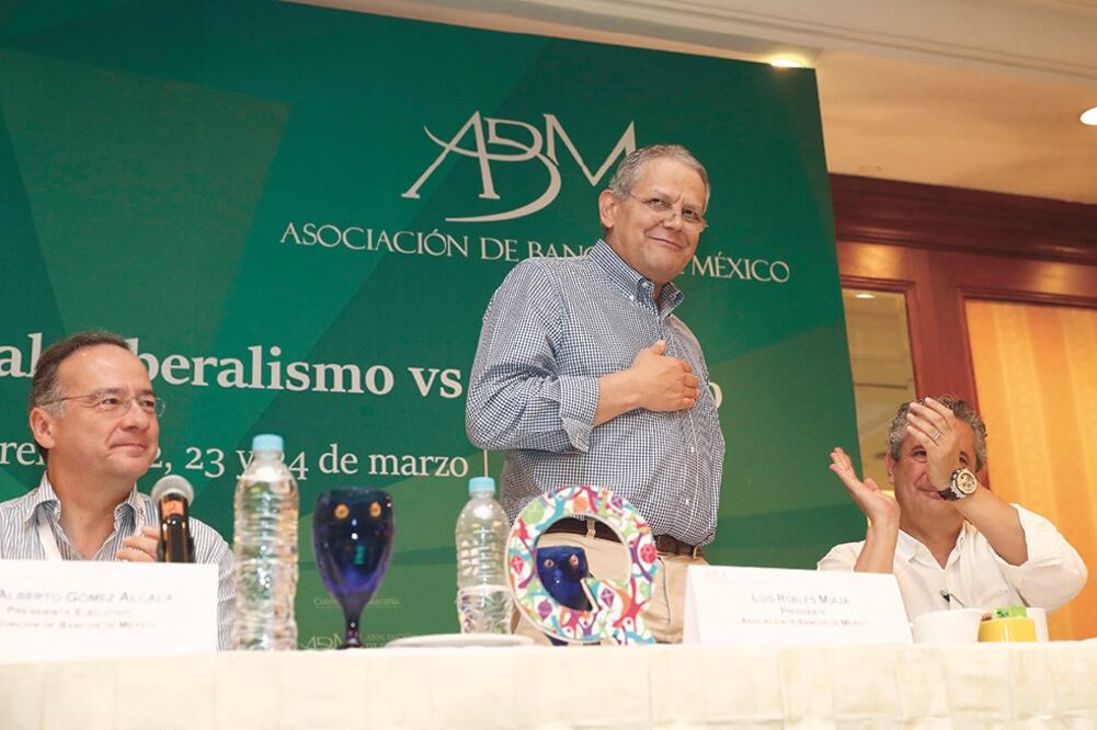 Despedida. Luis Robles Miaja dejará el viernes la presidencia de la Asociación de Bancos de México (ARCHIVO. EL UNIVERSAL)