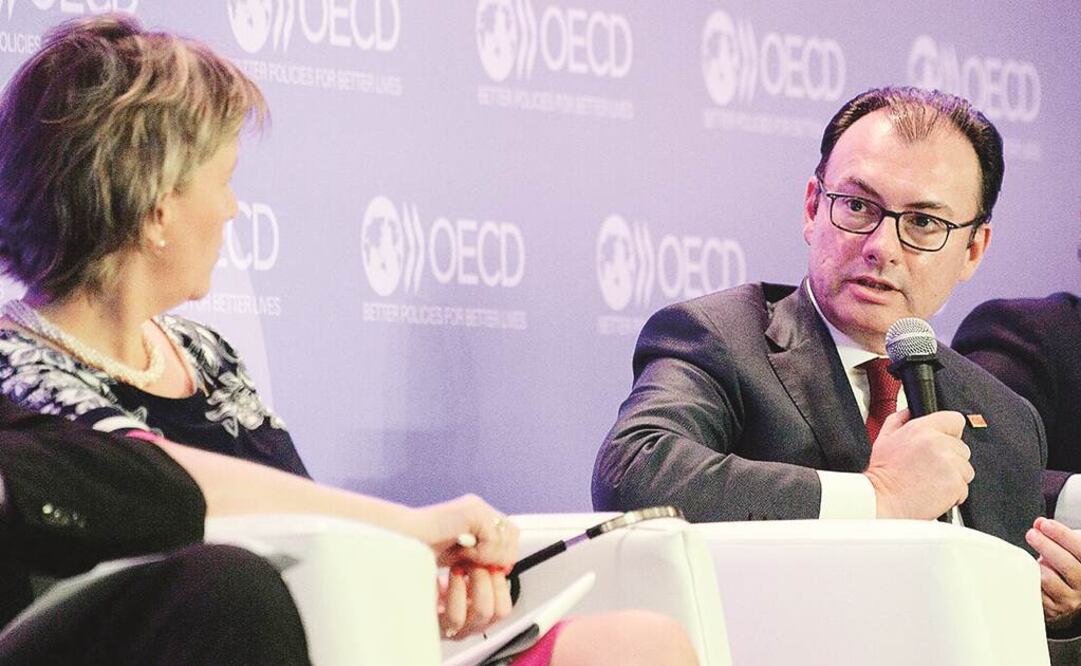 Luis Videgaray, en la cumbre de la OCDE realizada ayer en París, Francia