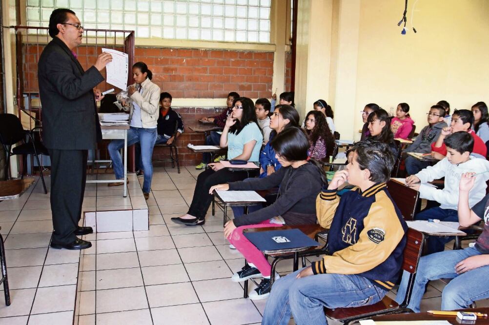 El estudio Perspectivas económicas de América Latina 2017. Juventud, competencias y emprendimiento , de la OCDE, indica que en México 17% de los jóvenes se inclinan por una educación técnica (ARCHIVO EL UNIVERSAL)