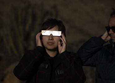 Eclipse Solar 2024: Aumentan en EU búsquedas relacionadas con el dolor de ojos tras el fenómeno