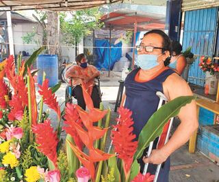 Restricciones por Covid pegan a floristas y vendedores en Tabasco