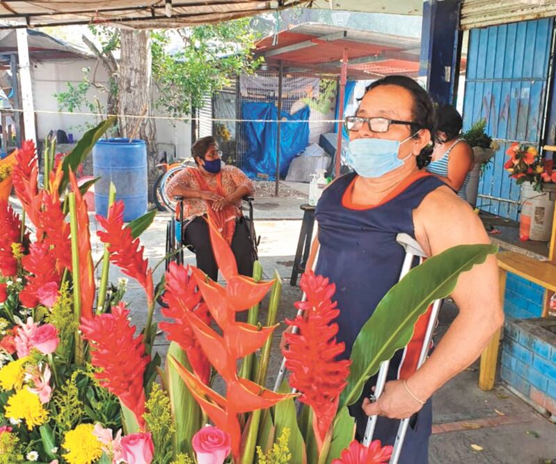 Este año, floristas no pidieron toneladas de rosas que comúnmente les envían desde la capital del país, pues no abrirán el 14 de febrero. Foto: LEOBARDO PÉREZ. EL UNIVERSAL