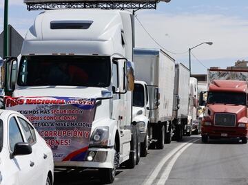 Bloqueos de transportistas dañan... pero "se entienden" tras inseguridad y muertes de choferes: IP