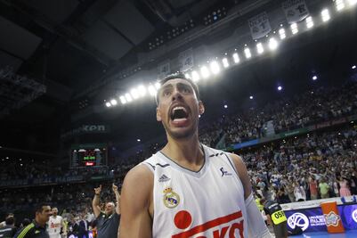 Gustavo Ayón vuelve a las duelas tras lesión