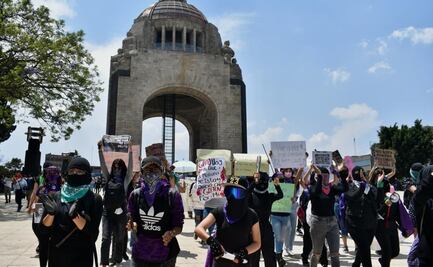 Contienen marcha feminista en CDMX; las escoltan hasta el metro y se dispersan