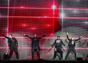 Los Backstreet Boys llevan a mexicanos de regreso a los 90