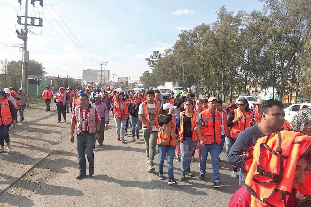 Por su labor, los inconformes recibían una quincena extra cada que terminaba su contrato por obras del aeropuerto. (EMILIO FERNÁNDEZ. EL UNIVERSAL)
