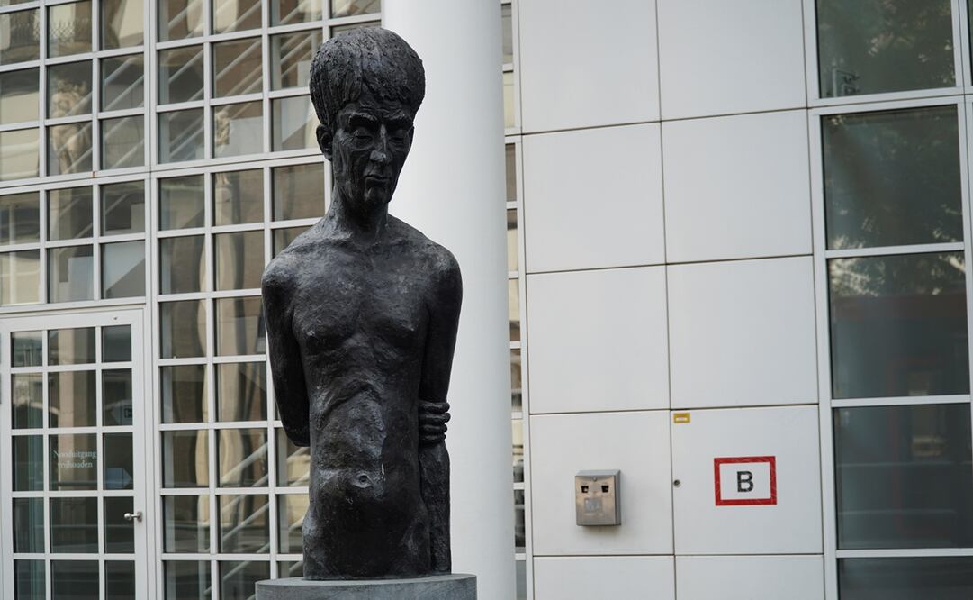 Escultura en los alrededores de un museo en La Haya. Foto: EFE/ Imane Rachidi