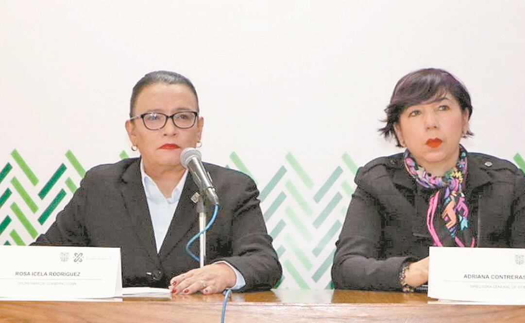 Rosa Icela Rodríguez (izquierda), secretaria de Gobierno, y Adriana Contreras (derecha), directora General de Gobierno, dieron a conocer al grupo Diálogo y Convivencia que se dedicará a mediar en marchas. Foto: ESPECIAL