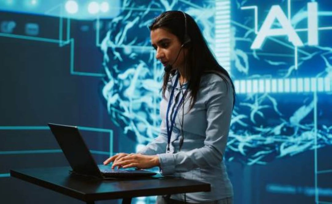 Sin una mayor presencia de mujeres en las áreas científicas y en los nuevos empleos relacionados con la IA, las oportunidades económicas creadas por esta tecnología podrían beneficiar principalmente a los hombres, alertan. Foto: iStock