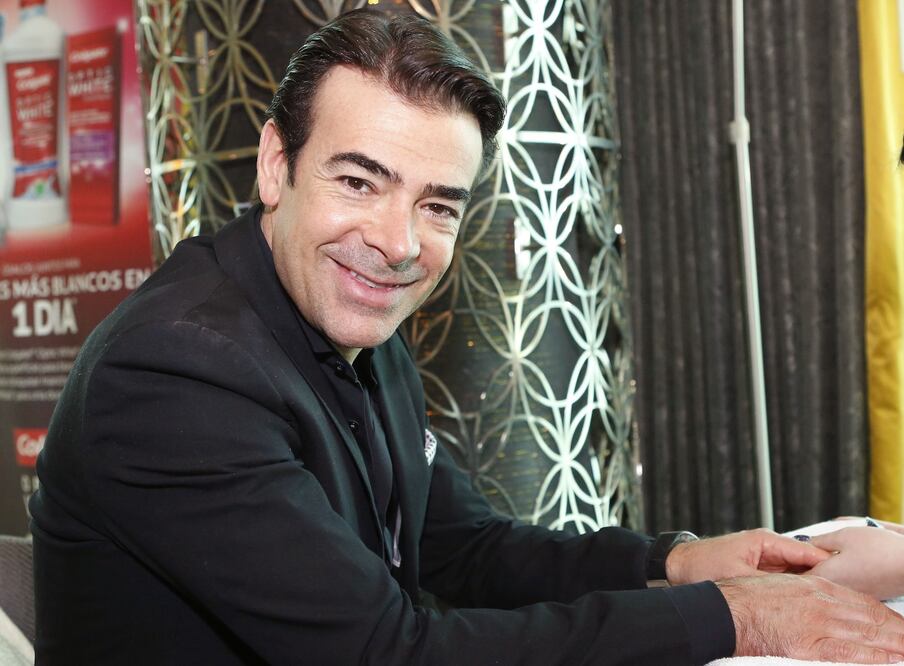 Toño Mauri fue de los afectados por el Covid-19. El coronavirus le destrozó los pulmones, por lo que se le realizó un trasplante de ellos. Permaneció por casi medio año hospitalizado. Ahora espera el estreno de la serie "Mariachis", donde actúa y que co produce. Foto: Bizuayehu Tesfaye/AP/ Archivo El Universal