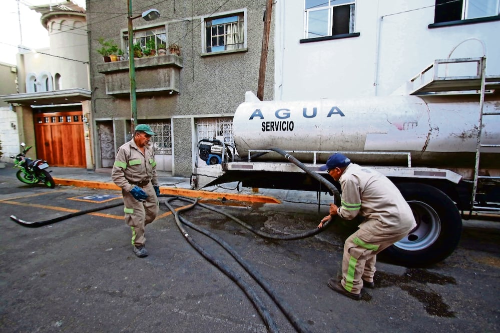 La alcaldía Cuajimalpa aclara que las pipas de agua deben ser modelos como mínimo de 2019.