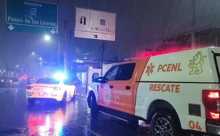Lluvias dejan 3 muertos e inundaciones en Nuevo León; reportan vehículos varados, cortos circuitos y árboles caídos