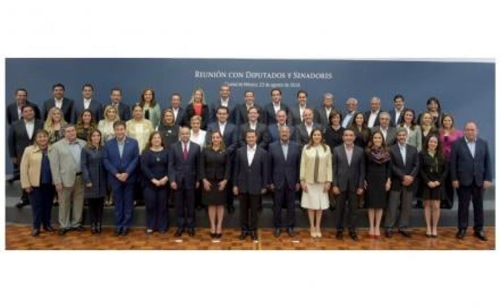 Peña Nieto se reúne con diputados y senadores electos del PRI