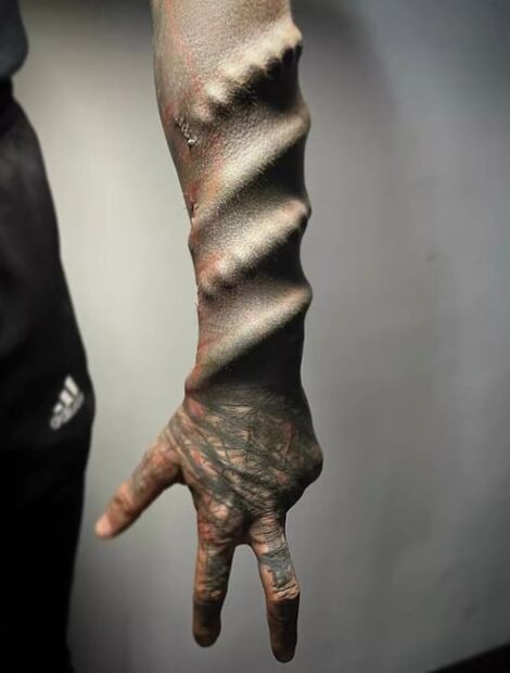 El "Alien Negro" busca trabajo, pero su apariencia se lo impide