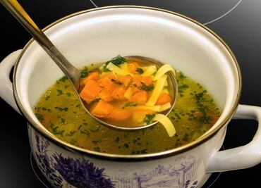 El caldo que hay que tomar para fortalecer la memoria y prevenir enfermedades cardiovasculares