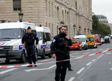Cuatro muertos en el ataque con cuchillo contra policías en París