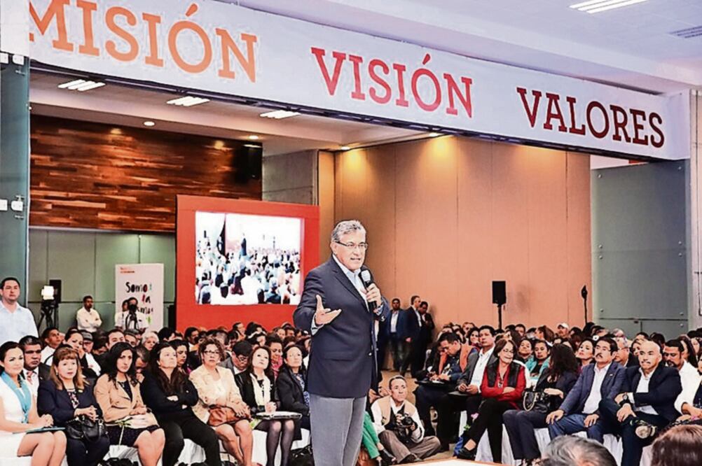 Alfonso Cepeda Salas, secretario general del Comité Ejecutivo Nacional del SNTE, en el evento del Día Internacional de la Mujer (ESPECIAL)