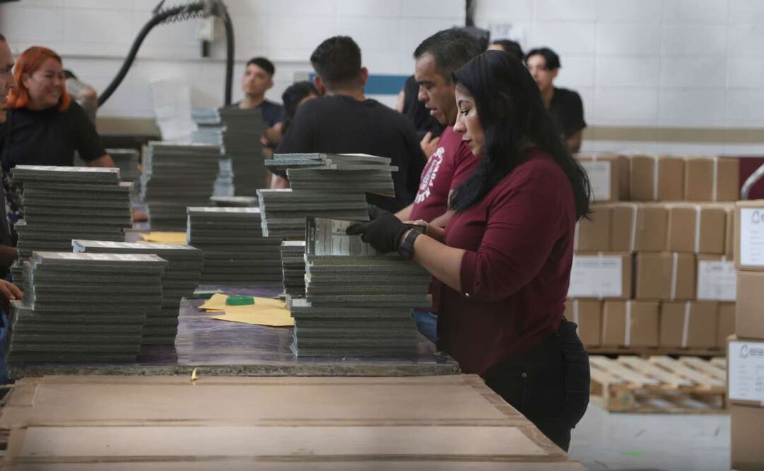 “FALSO que en la publicación del PREP se hayan clonado actas para favorecer a algún partido, coalición o candidatura”, dice el mensaje. Foto: Carlos Mejía/EL UNIVERSAL