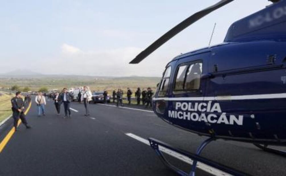 Sube a 8 el número de policías muertos en Michoacán por volcadura
