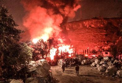 Combaten incendio en recicladora en Naucalpan