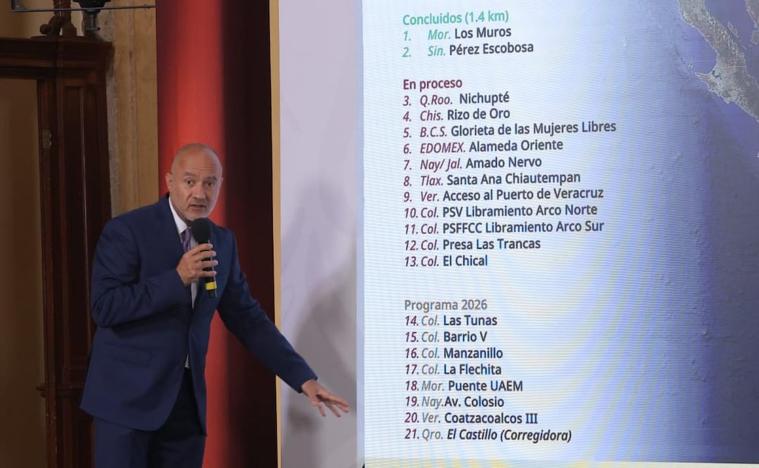 Jesús Esteva, secretario de infraestructura durante la conferencia de prensa de la presidenta Claudia Sheinbaum desde Palacio Nacional (09/04/2026). Foto: Gabriel Pano / EL UNIVERSAL