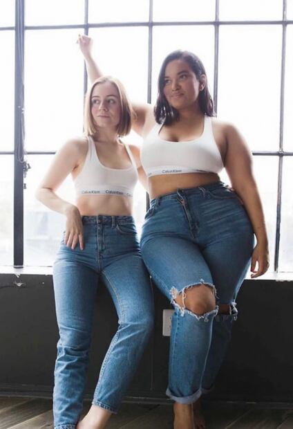 Mejores amigas usan las mismas prendas y demuestran que el estilo no tiene talla