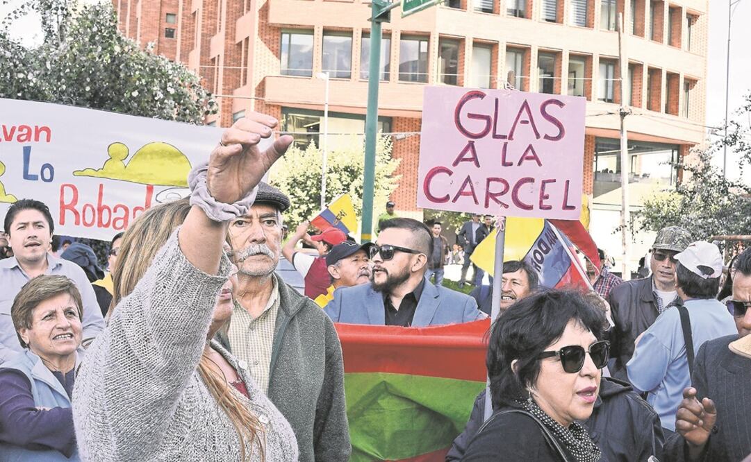 Ecuatorianos protestan en diciembre de 2017 contra el ex vicepresidente Jorge Glas, acusado de corrupción dentro del escándalo Odebrecht. Foto: DANIELA BRIK. EFE