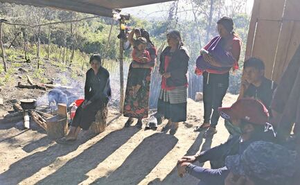 Ganan rifa del avión... pero los saquean y son desplazados