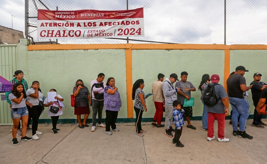 Las familias damnificadas acudieron por la ayuda para enfrentar la contingencia. Foto: Luis Camacho / EL UNIVERSAL