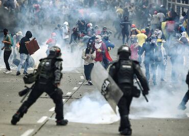 Protestas y enfrentamientos marcan el Día de la Independencia en Colombia