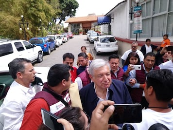 AMLO se pone en "huelga de opiniones y entrevistas"