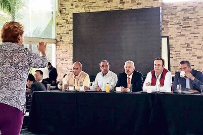 Nos quitan porque llega una "nalga bonita", acusan mujeres priístas  