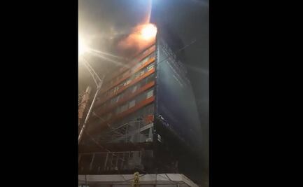 Apagan incendio en el emblemático edificio Canadá de la CDMX; evacuan a 150 personas
