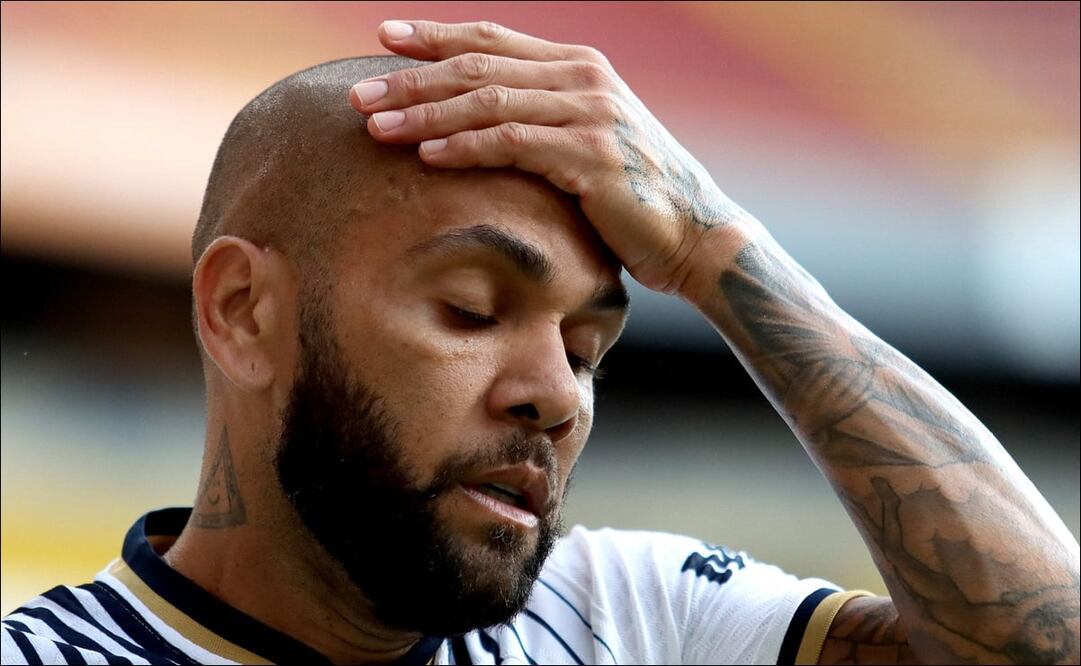 Alves, de 39 años, quedó desvinculado de los Pumas. FOTO: AFP 