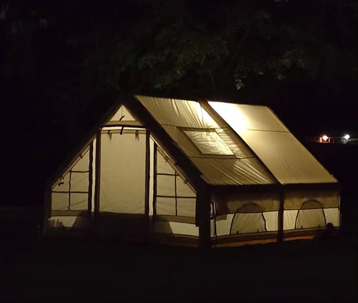 En esta experiencia tienes la opción de pasar la noche en la zona de camping. Foto: Instagram @alpinia.mx