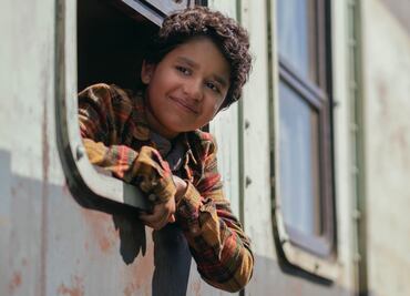 Karloo Isaacs, de 14 años, vive la aventura de "El último vagón" junto a Adriana Barraza